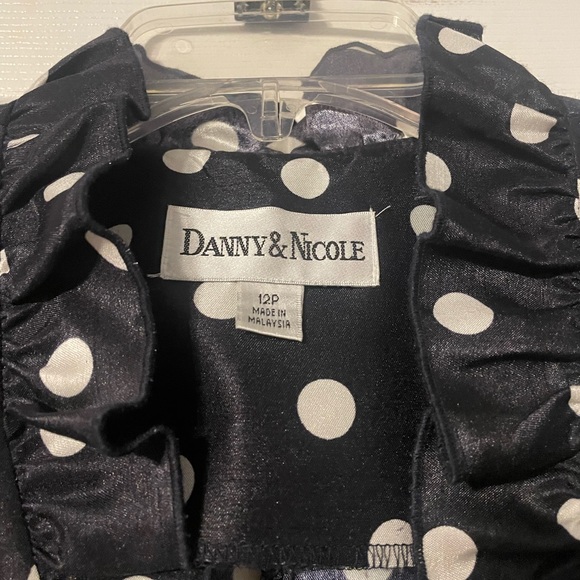 Danny & Nicole Petite Sleeveless Button Down Top - Picture 11 of 13